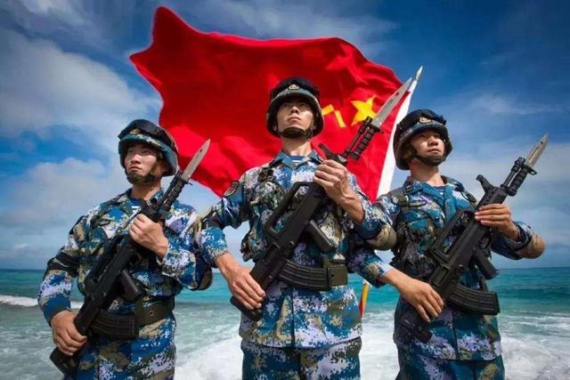 中国女兵站岗图片，坚韧与荣耀的象征，中国女兵站岗瞬间，坚韧之美的荣耀象征图片集