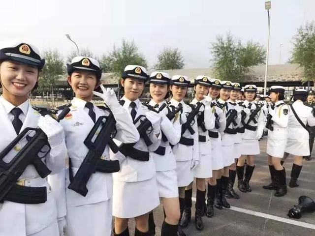 阅兵女兵方阵领队，展现巾帼英雄风采的杰出代表，阅兵女兵方阵领队，巾帼英雄风采的杰出代表展露风采