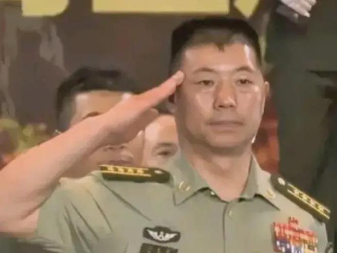 祁发宝现任妻子的照片，聚焦背后的故事与情感，祁发宝妻子背后的故事与情感揭秘