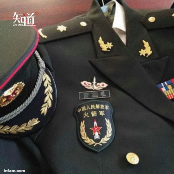 中国火箭军军服图片，展现力量与荣耀的象征，中国火箭军军服展示力量与荣耀，军装风采尽显雄壮英姿