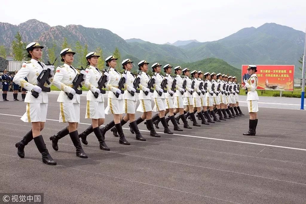 仪仗队女兵班长朱莹莹，坚韧与荣耀的写照，仪仗队女兵班长朱莹莹，坚韧之魂，荣耀之光