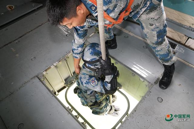 空降兵特种作战旅旅长，铁血英雄的传奇人生，铁血英雄，空降兵特种作战旅旅长的传奇人生