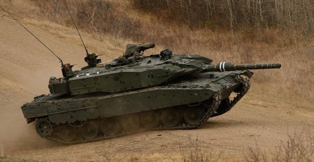 M1A2 SEPV4主战坦克，现代陆战之王的杰出代表，M1A2 SEPV4主战坦克，现代陆战之王的典范