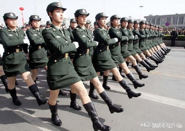 男兵和女兵是否在一起训练，深度探讨军事训练中的性别融合，军事训练中性别融合，男兵与女兵是否共同训练探讨