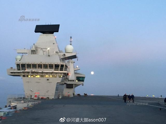 辽宁舰与伊丽莎白女王号，两大巨舰的对比，辽宁舰与伊丽莎白女王号巨舰对比解析