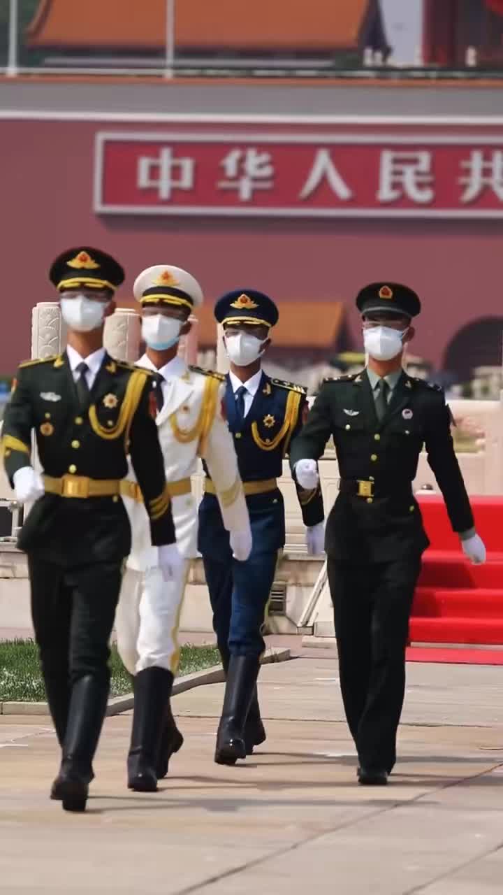 国旗护卫队与三军仪仗队，职责与区别的探讨，国旗护卫队与三军仪仗队，职责与差异解析
