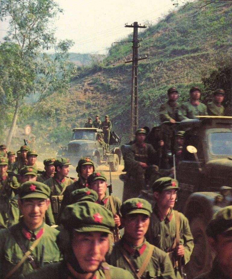 越南女兵服装，传统与现代交融的体现，越南女兵服装，传统与现代交融之美