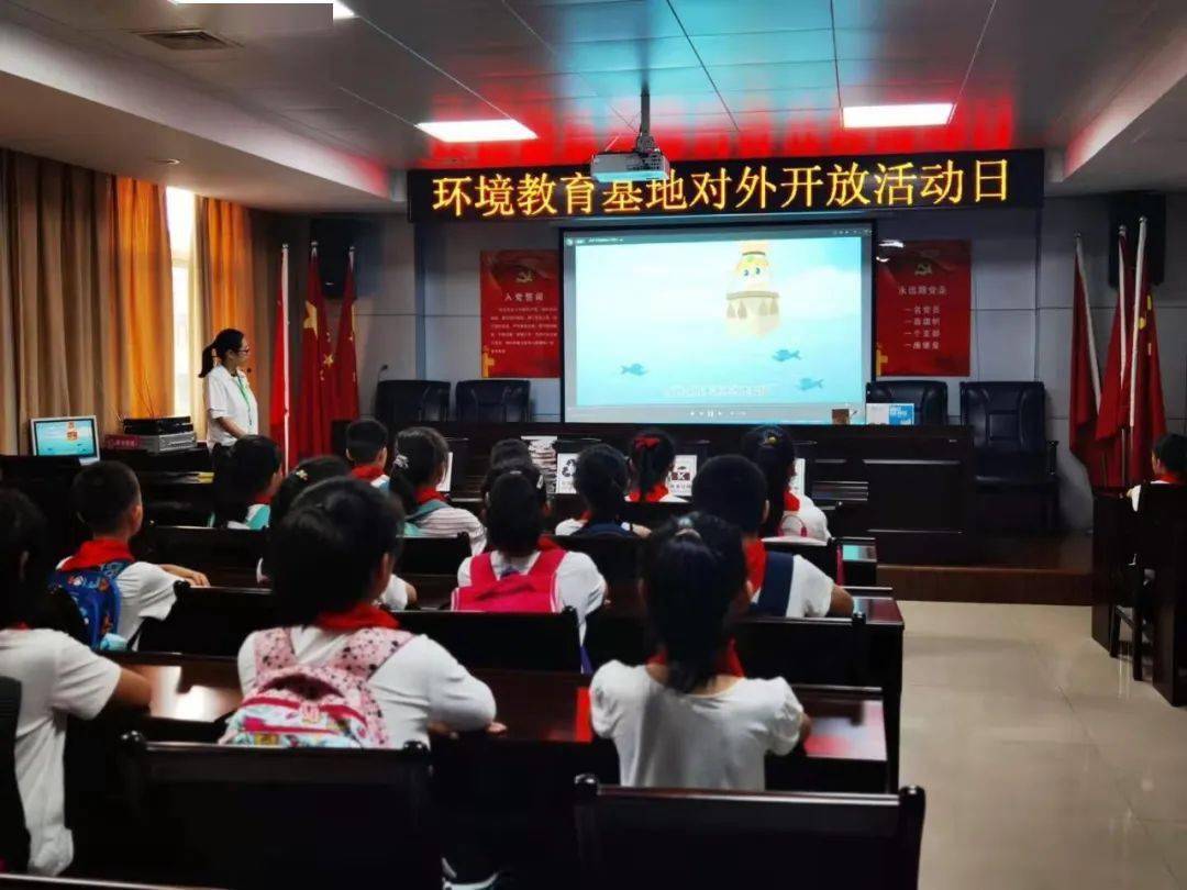 二四六香港资料期期中准，深度解析与预测，香港期期中准资料揭秘，深度解析与精准预测