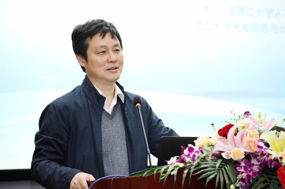丁晓东，一位引领时代的杰出人才，丁晓东，时代引领者的杰出风采