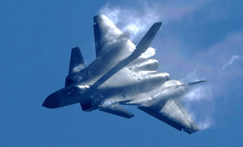 歼-16与F-35，空中巨人的对决，歼-16与F-35，空中巨人对决开启