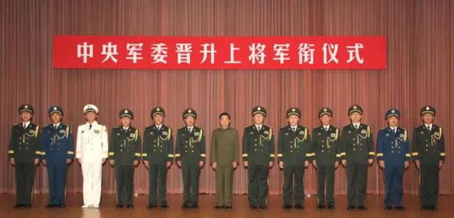 军事评论员李莉的军衔级别解析，军事评论员李莉军衔级别深度解读