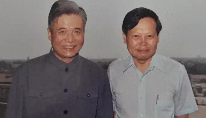 邓稼先的感人事迹，一生献给科技强国之路，邓稼先的感人事迹，一生致力于科技强国之路