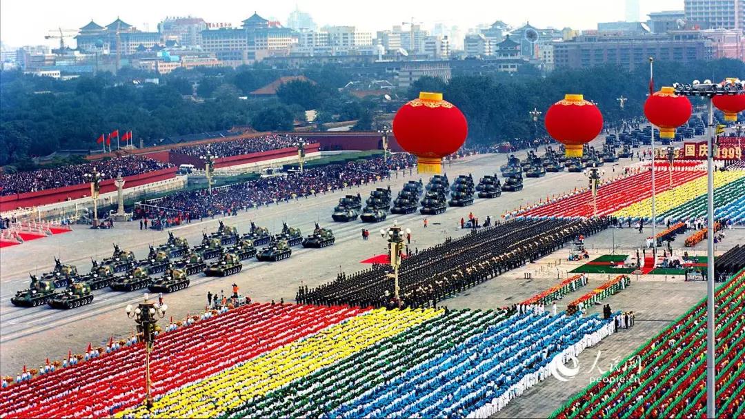 今年十月一日大阅兵，展现国家力量，彰显民族自信，十月一日大阅兵，国家力量展现，民族自信彰显