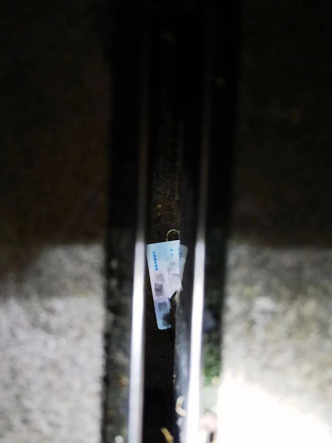 割开伤口取子弹，战争的残酷与生命的坚韧，战争中的生与死，割伤取弹，生命的坚韧与残酷瞬间