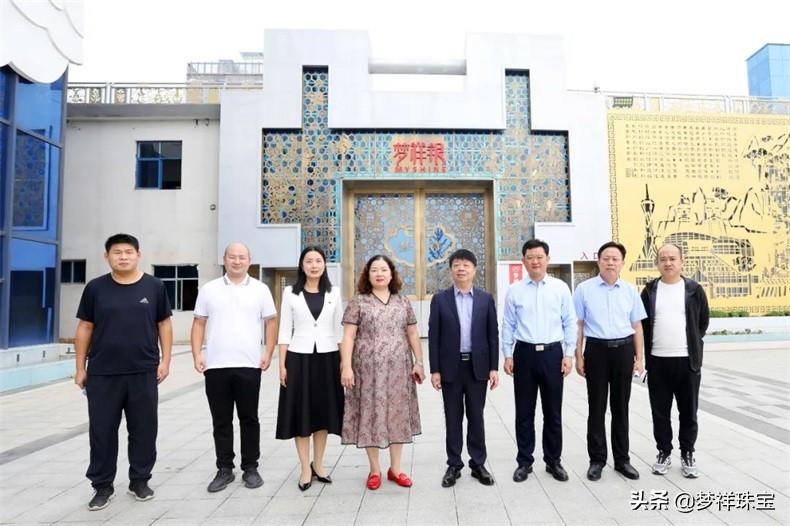 丁晓东，一位引领时代的杰出人物，丁晓东，时代引领者的杰出风采