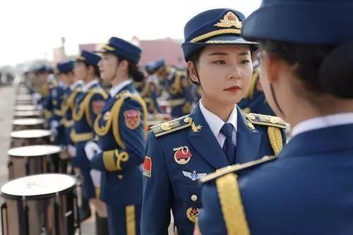中国女兵，帅气高清照片展现飒爽英姿，中国女兵帅气风采，高清照片展现飒爽英姿