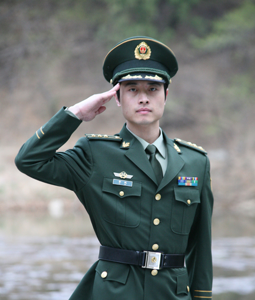 中国武警衣服图片，历史、设计及其象征意义，中国武警服饰，历史、设计与象征意义全解析