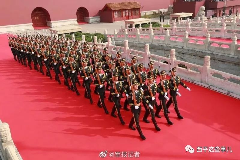 三军仪仗队标兵就位，荣耀与责任的象征，三军仪仗队标兵就位，荣耀与责任的交汇