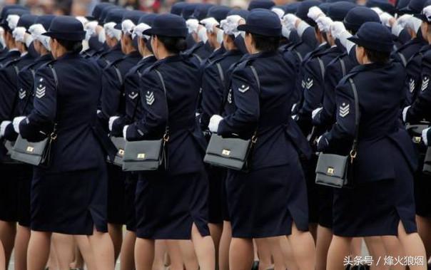 中国女兵霸气，无畏前行，展现巾帼风采，中国女兵，无畏前行，巾帼风采展雄姿