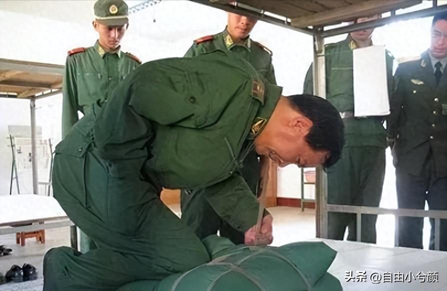 独臂将军丁晓兵，军旅生涯与未来的转业之路，独臂将军丁晓兵，军旅生涯与转业展望