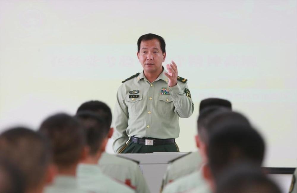 丁晓兵英雄现任职务，时代标杆与民族精神的光辉典范，丁晓兵，时代标杆，民族精神的光辉典范，英雄现任职务展现荣耀