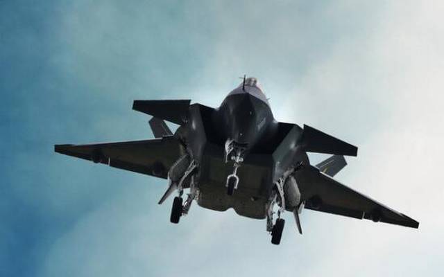 歼-20与F-22雷达系统对比，谁更厉害？，歼-20与F-22雷达系统对比，谁更占优势？