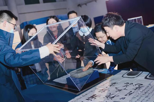 海峡两岸新闻哪里看，多元渠道下的新闻获取策略，海峡两岸新闻尽收眼底，多元渠道下的新闻获取策略