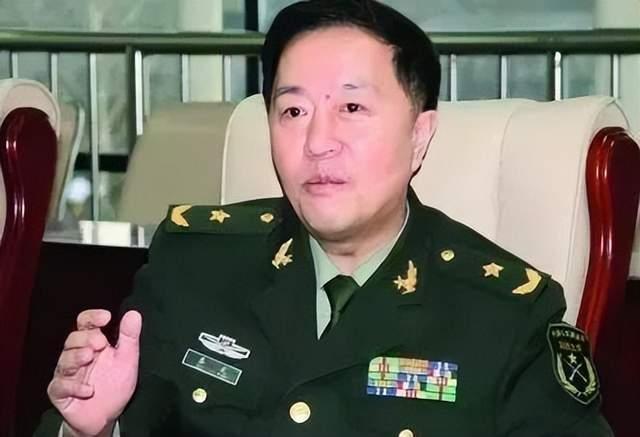 武警少将丁晓兵晋升中将之际，妻子照片背后的英雄故事，武警少将丁晓兵晋升中将之际，妻子照片揭示的英雄故事