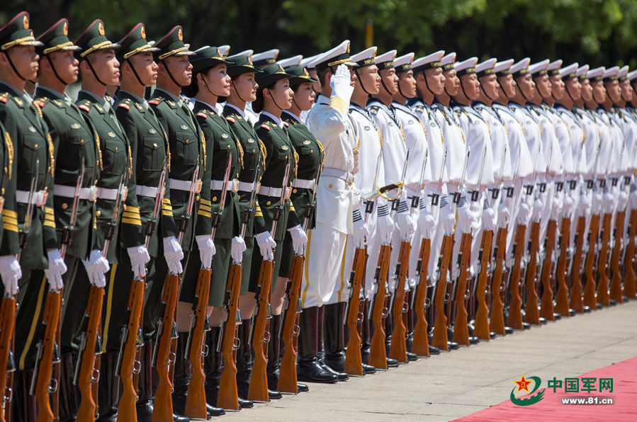 中国人民解放军仪仗队女兵训练视频，展现新时代巾帼英雄风采，中国人民解放军仪仗队女兵训练展示新时代巾帼英雄风采