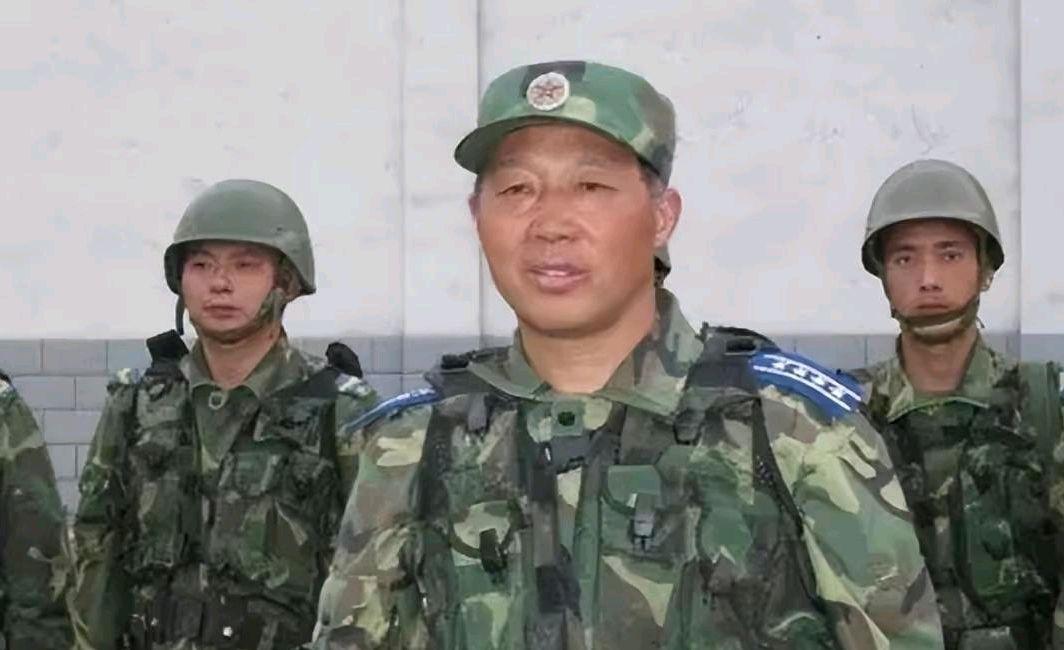 阅兵方阵领队军衔解析，阅兵方阵领队军衔深度解析