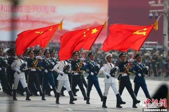 阅兵方阵里的荣耀与力量，阅兵方阵展现荣耀与力量