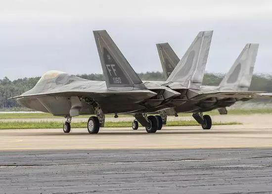 F22战机和歼-20哪个厉害？——一场空中霸主的对决，F22与歼-20，空中霸主对决的较量