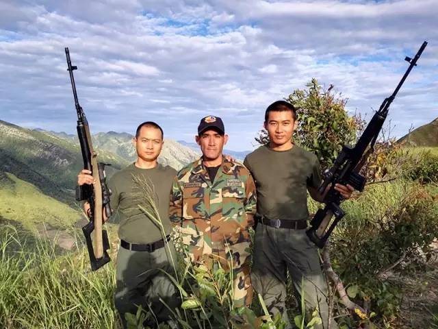 中国军人猎人学院，培育英雄，铸就军魂，中国军人猎人学院，英雄培育基地，军魂铸就摇篮