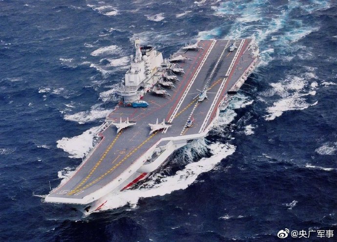 辽宁舰正式交付海军，中国海军力量新里程碑的诞生，辽宁舰交付海军，中国海军力量新里程碑启航