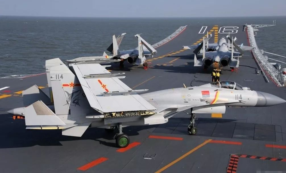 飞鲨歼-15飞机，中国海军航空兵力量的璀璨明珠，飞鲨歼-15飞机，中国海军航空兵力量的骄傲明珠