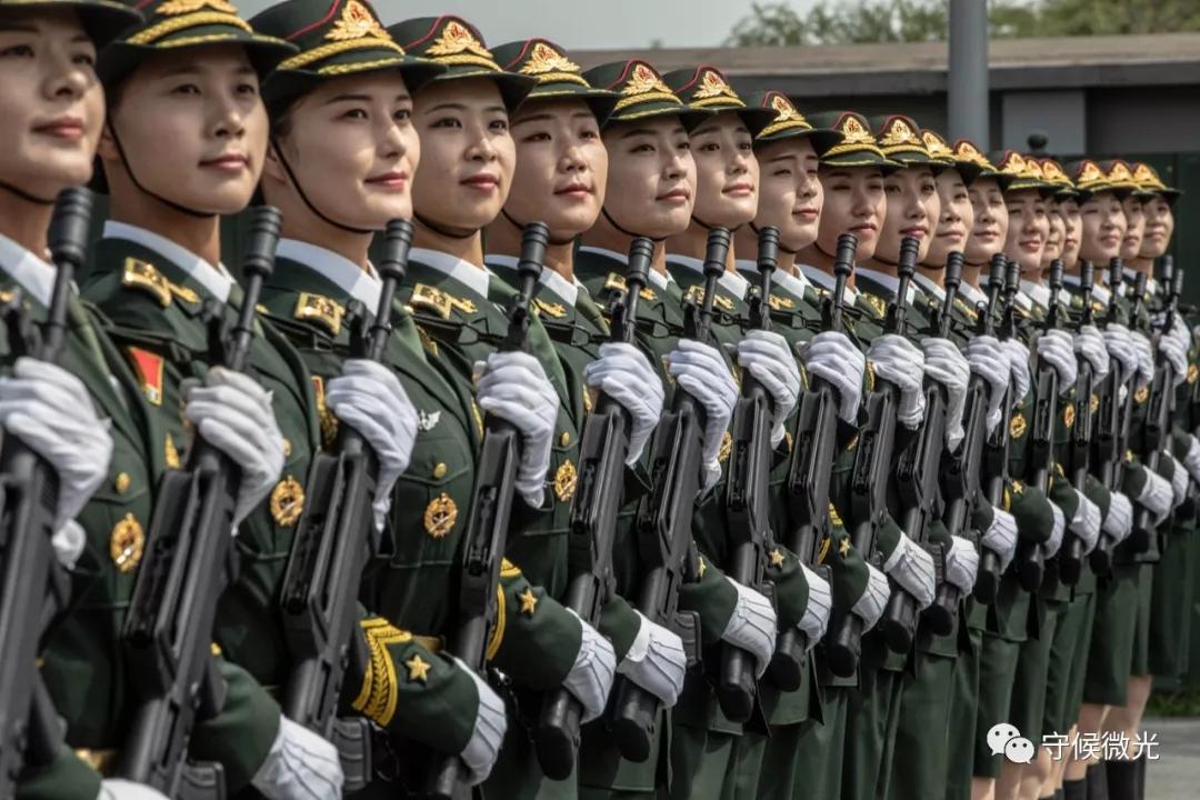 中国女兵穿的鞋，历史、演变与现代风貌，中国女兵鞋履，历史演变与现代风貌
