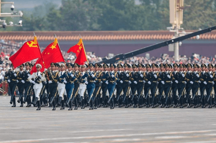 阅兵仪式方阵概述，种类、构成与特点，阅兵仪式方阵概览，种类、构成及特点解析
