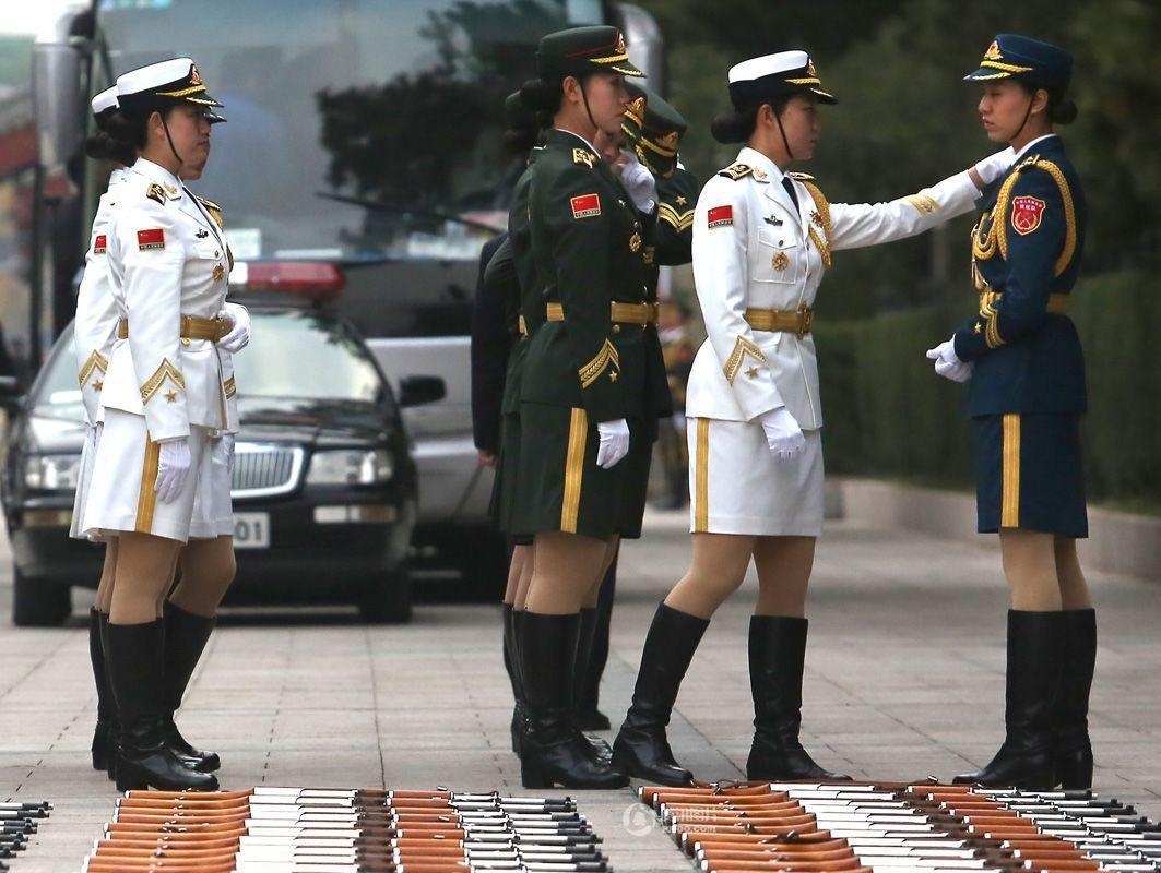 中国人民解放军仪仗队中的女兵，力量与荣耀的象征，中国人民解放军仪仗队女兵，力量与荣耀的典范