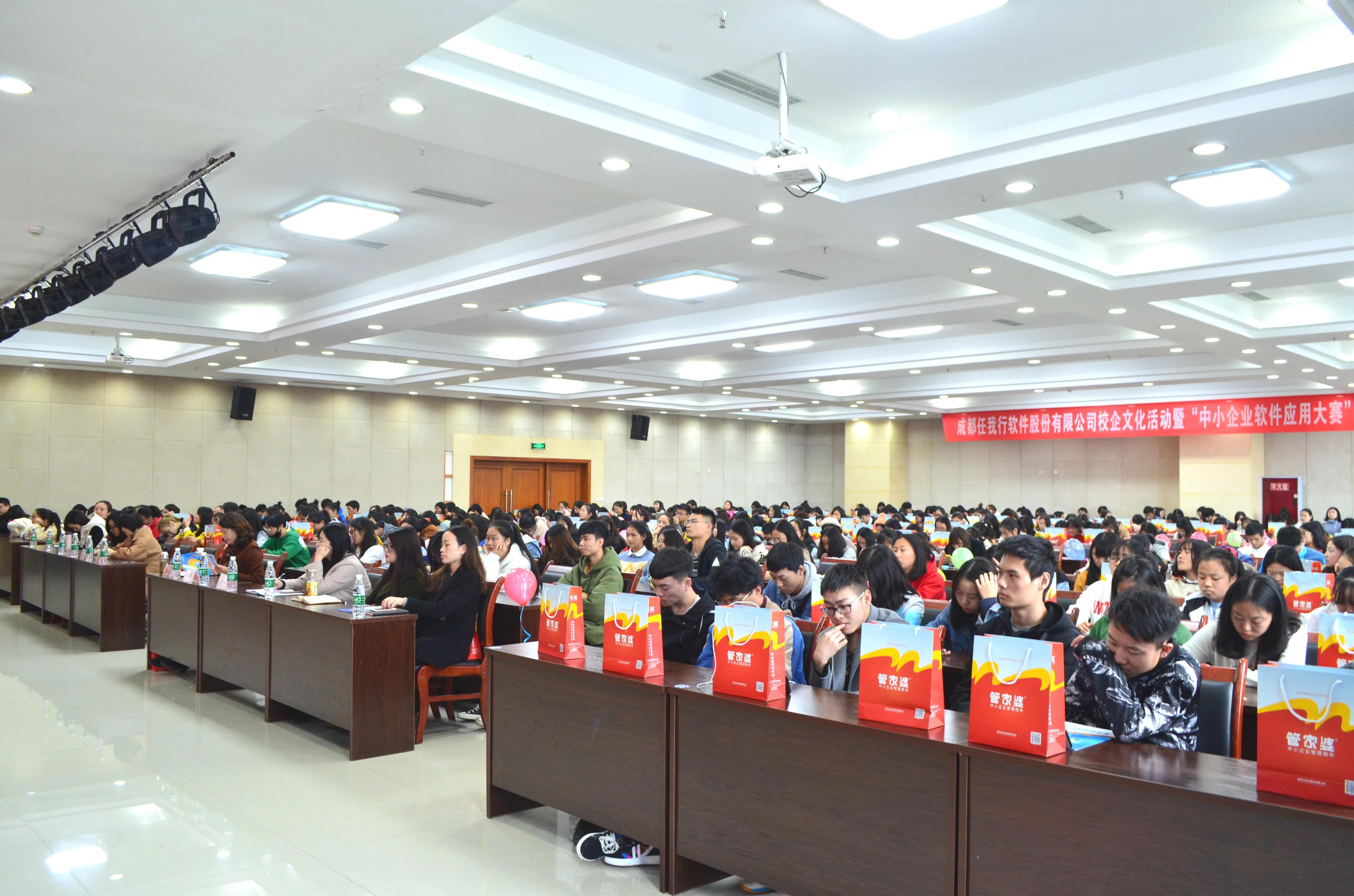 管家婆，家庭和谐背后的默默守护者，家庭和谐背后的守护者，管家婆的力量