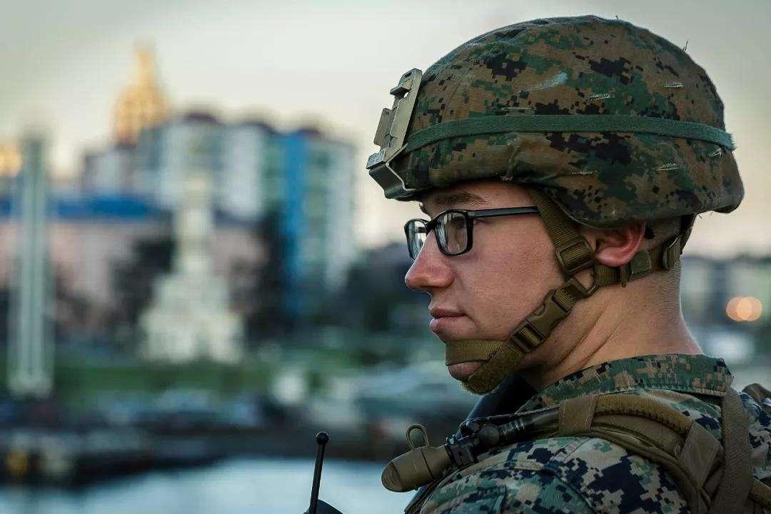 美国最先进的单兵装备，科技力量与个人战斗力的完美结合，美国顶尖单兵装备，科技与个人战斗力的完美融合