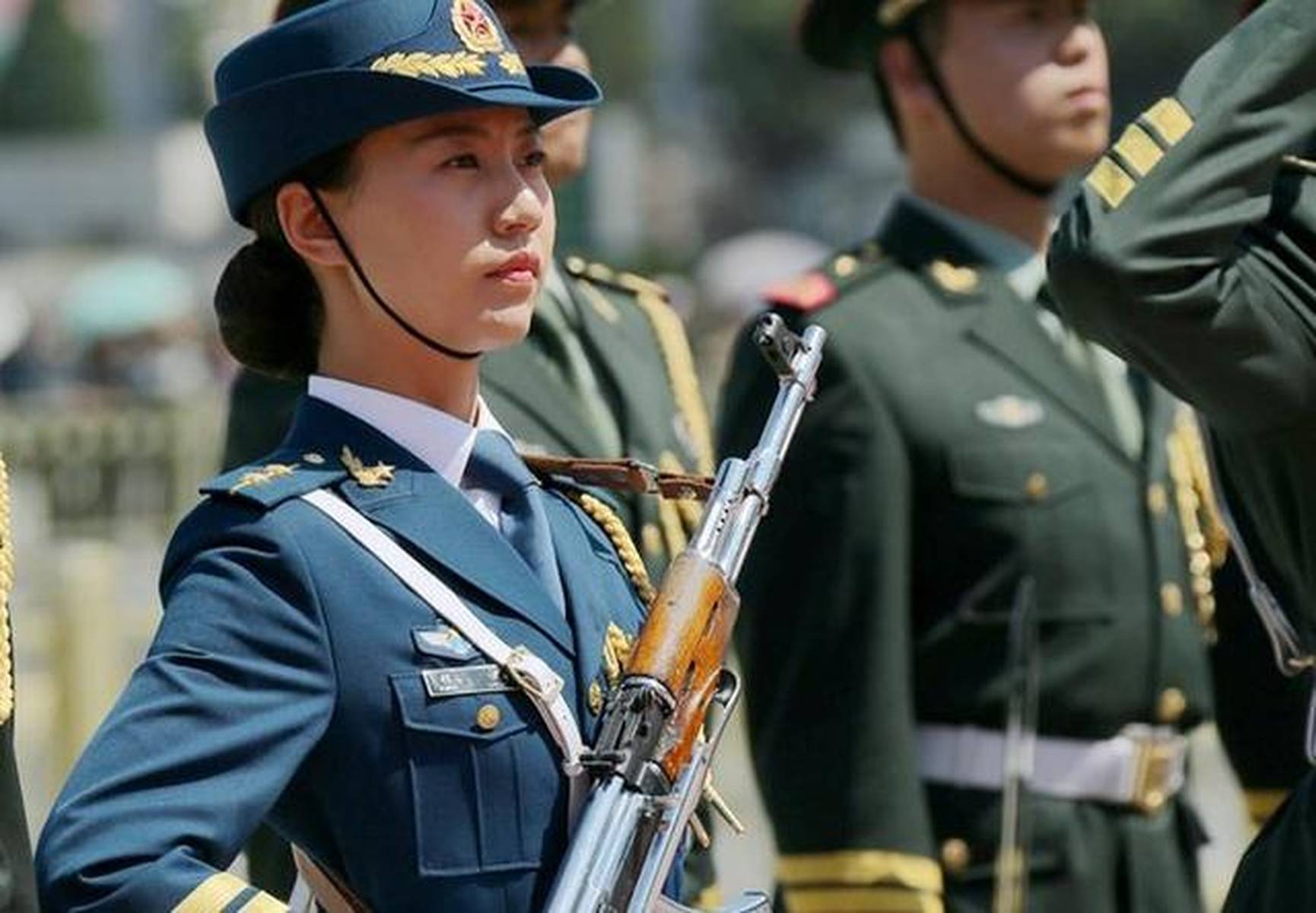 中国女兵，全世界最美最漂亮的风景线，中国女兵，全球最美的风景线