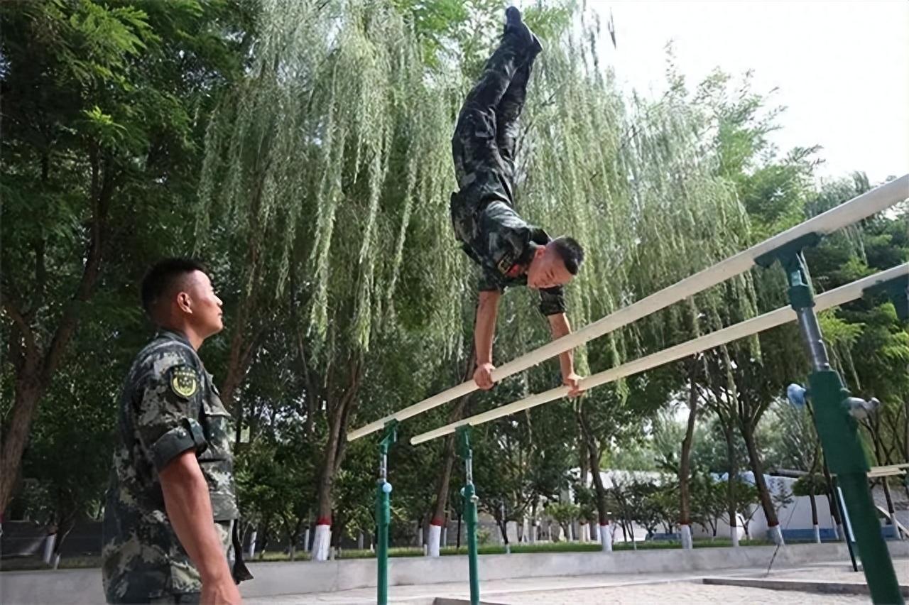 武警雪豹突击队训练纪实，挑战极限，锻造精锐，武警雪豹突击队，挑战极限，锻造精锐之旅