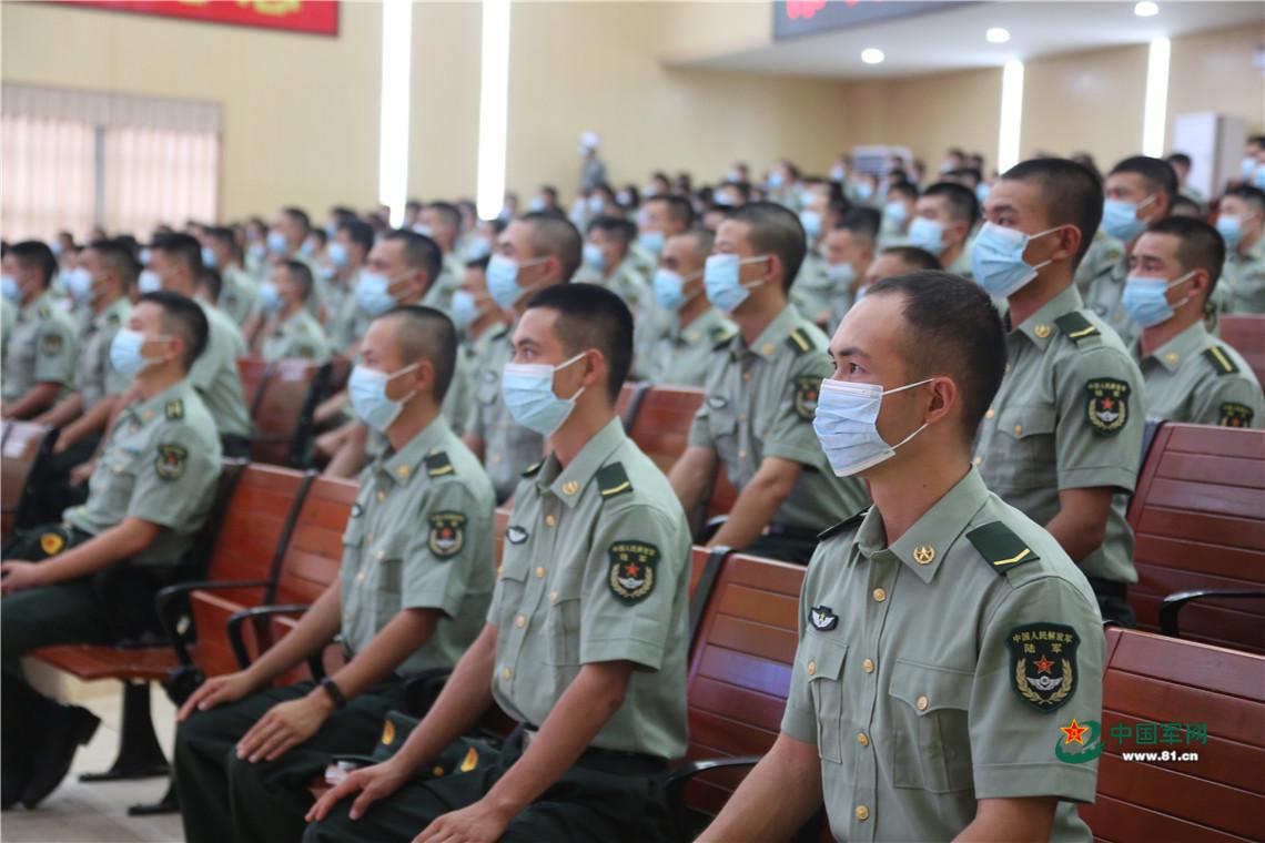 杜富国荣获八一勋章，待遇与荣耀的体现，杜富国荣获八一勋章，荣耀与待遇的体现