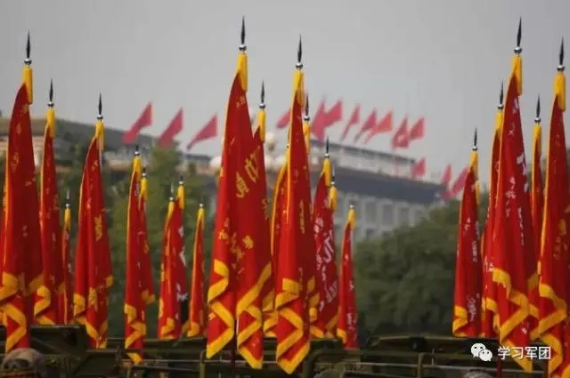 阅兵战旗方队中的多彩旗帜，阅兵战旗方队中的多彩旗帜展示风采