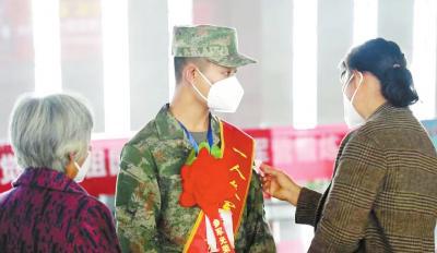肖思远在哪里当兵，一位年轻人的军旅生涯与家国情怀，肖思远，军旅生涯中的家国情怀