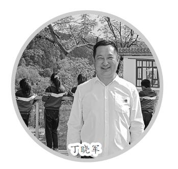 丁晓军将军年轻时的风采与传奇故事，丁晓军将军年轻时代的风采与传奇故事