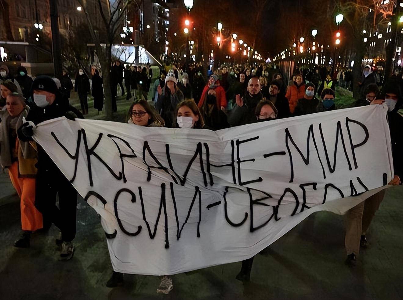 俄罗斯多地爆发反战抗议，民众呼声与未来走向，俄罗斯多地反战抗议浪潮，民众呼声与未来走向的不确定性