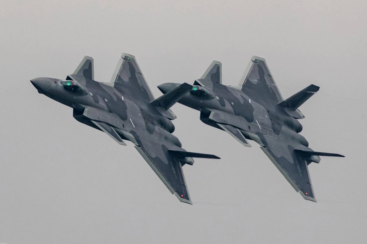 歼-20，揭秘中国新一代空中霸主战机的神秘面纱，揭秘中国新一代空中霸主歼-20战机的神秘面纱