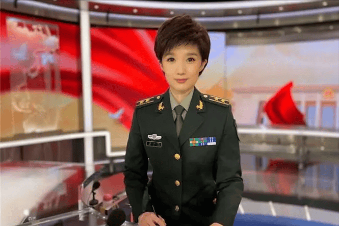 军事直播间中的女主持，声音与力量的交汇，军事直播间女主持，声音与力量的融合展现