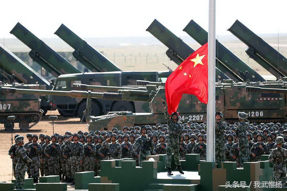 阅兵方队走过天安门，每一步都彰显国家力量，阅兵方队彰显国家力量，每一步走过天安门展现大国风采